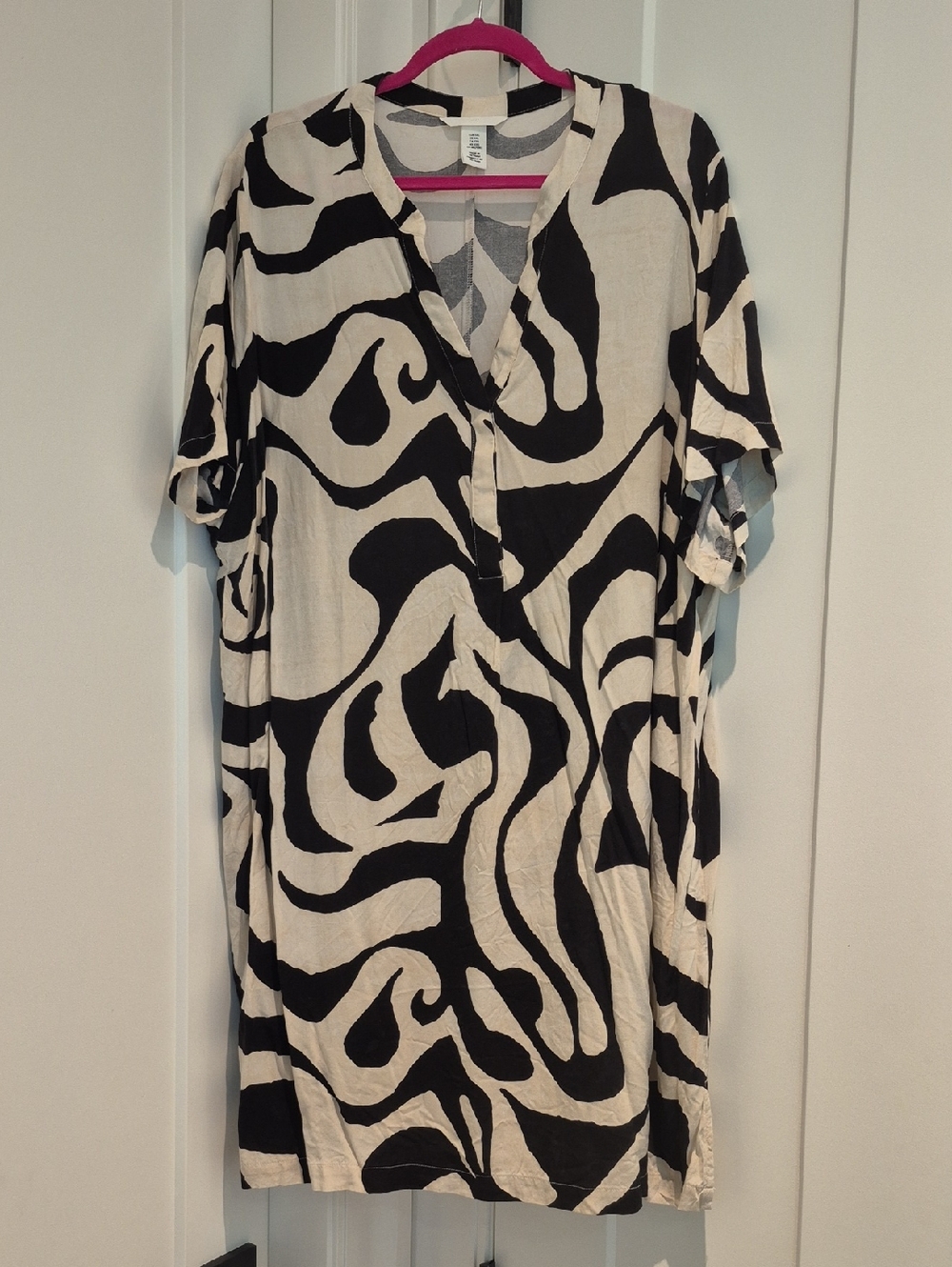 H&M Black and Cream Abstract V-Neck Tunic